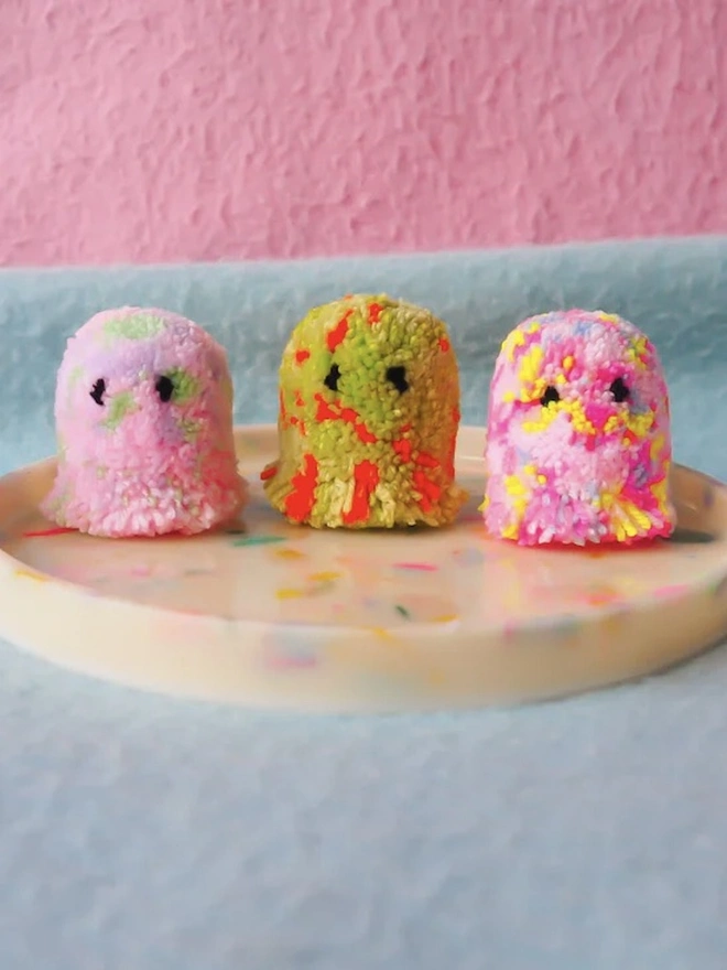 Ghost Pom Pom Desk Buddy (Club Holly & Co)