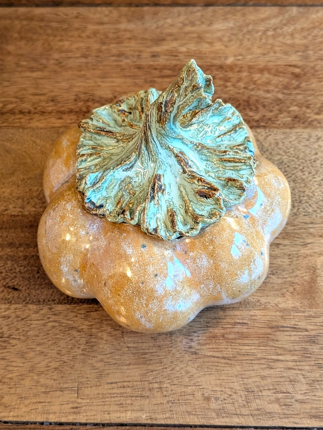 Pumpkin storage pot with lid