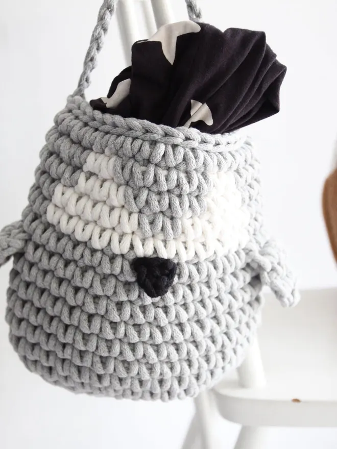 crochet penguin hanging basket in grey