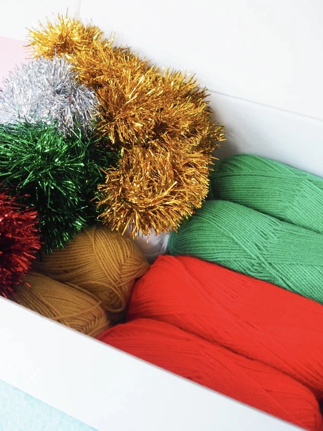 XL Tinsel Pom Pom Wreath Kit 