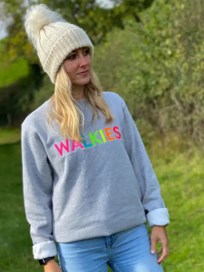 WALKIES grey sweatshirt on model