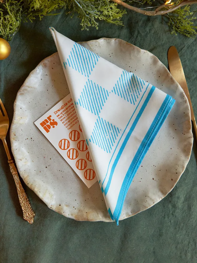 Checkerboard napkin Christmas table