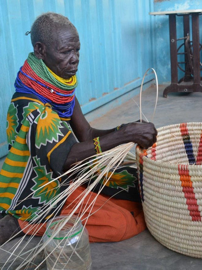 Kenyan artisan weaving laundry basket