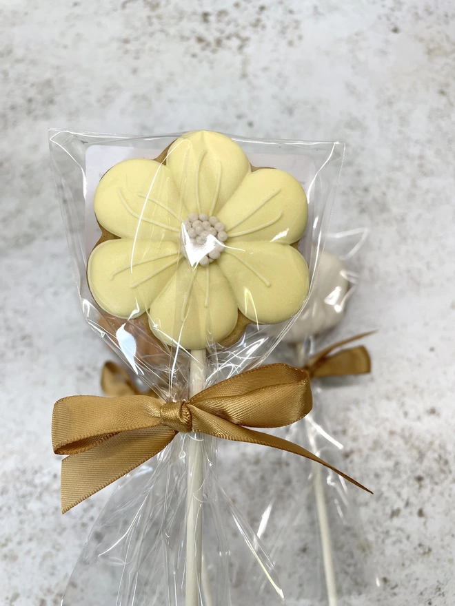 Flower bouquet biscuits, yellow flower