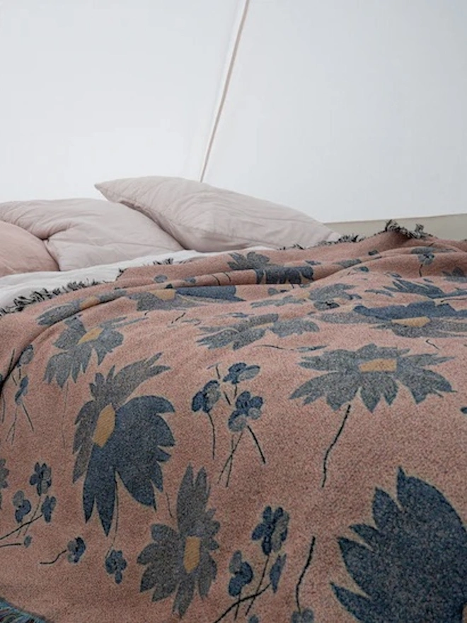 Deco Daisy Blanket