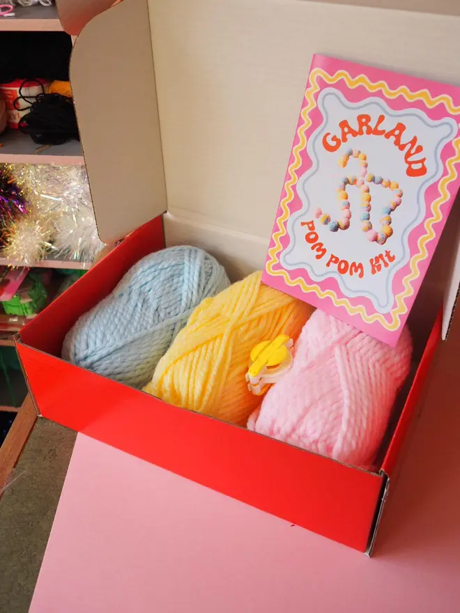Super Chunky Pom Pom Garland kit