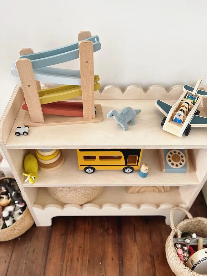 Montessori Children's Toy Shelf (Scallop)