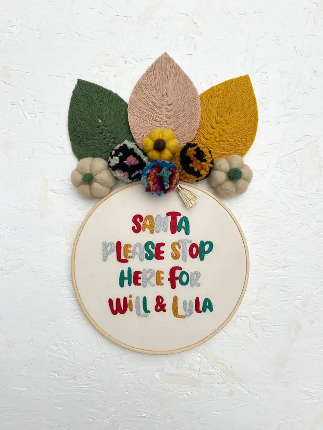 personalised embroidered santa please stop here hoop. cotton hoop personalised with personalised message for santa.