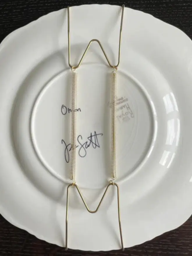 example plate hanger