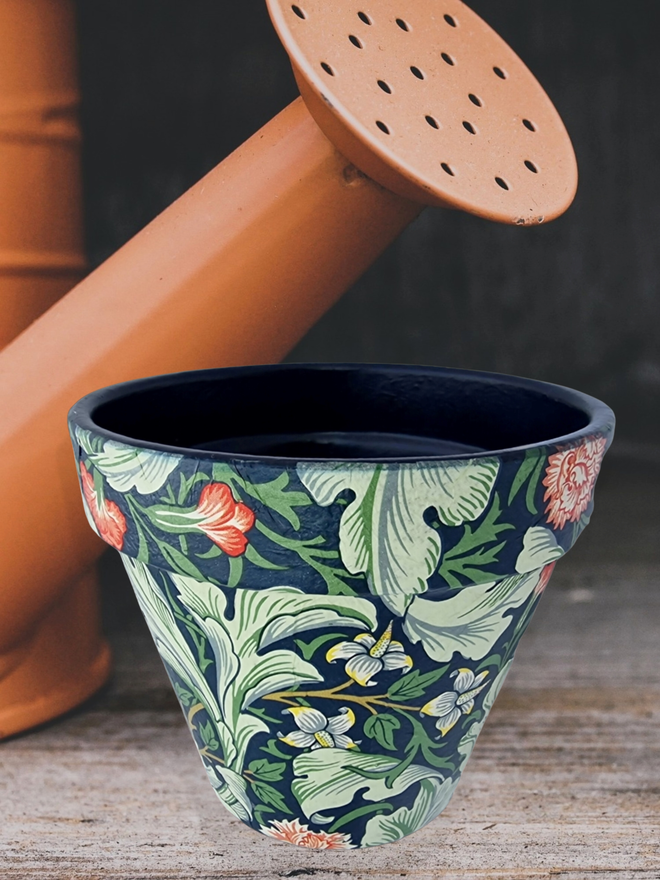 WILLIAM MORRIS Navy Blue and green botanical Plant Pot suitable for indoor or outdoor use.  15 cm in diameter and 13.7 cm in height