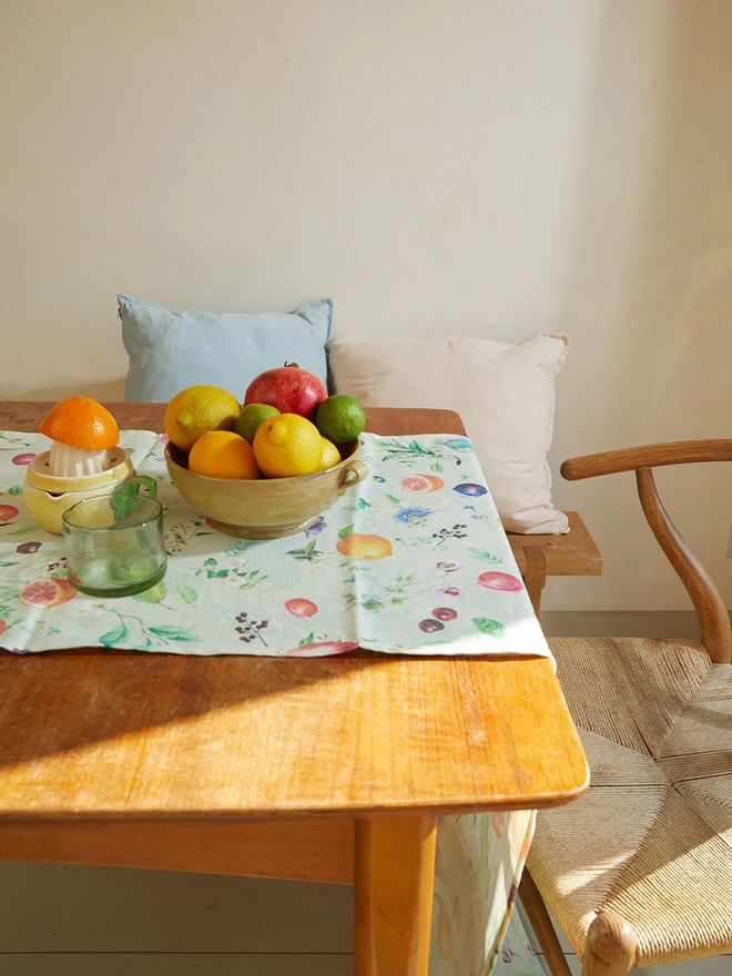 TABLE DRESSED WITH LINEN RUNNER PRINTED WITH FRUIT