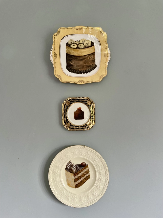 3 plates on wall