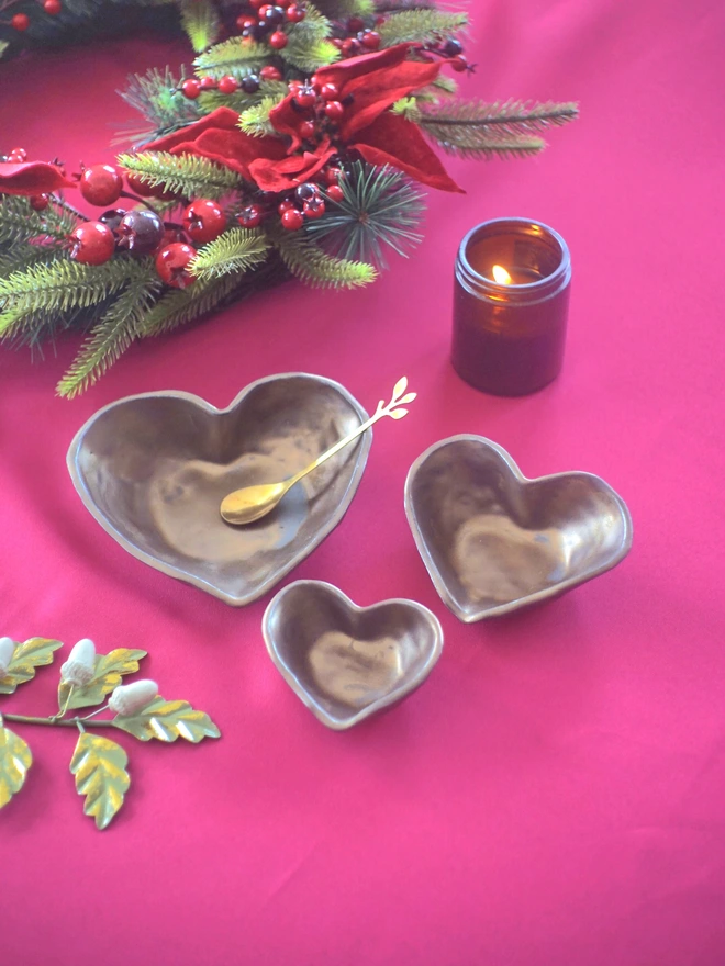 heart nesting bowls, gold heart nesting bowls, heart set of bowls ceramic, ceramic heart bowls, Jenny Hopps Pottery