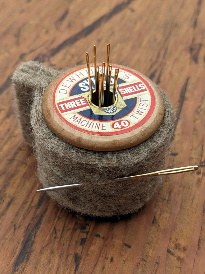 Sylko cotton reel needle holder