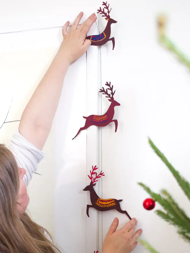 christmas reindeer hanging garland decoration