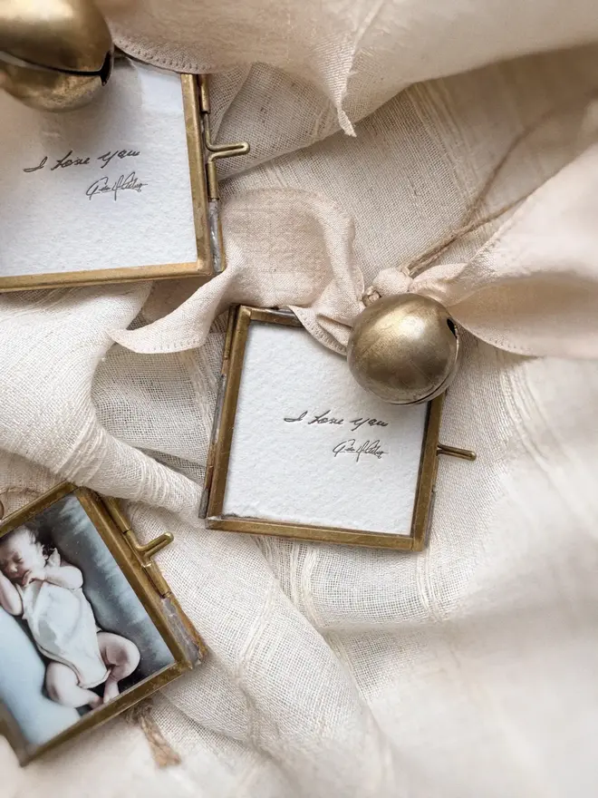 Valentine’s Day, Heirloom, keepsake, wedding, love, wedding gift, anniversary gift, long distance relationship, long distance friendship, Christmas ornament, I miss you, photo frame, when I met you, gifts for her, gifts for him, i love you, hand writing