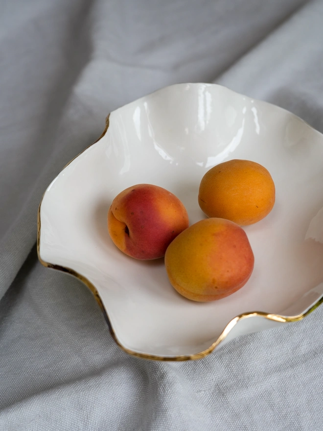porcelain pedestal bowl