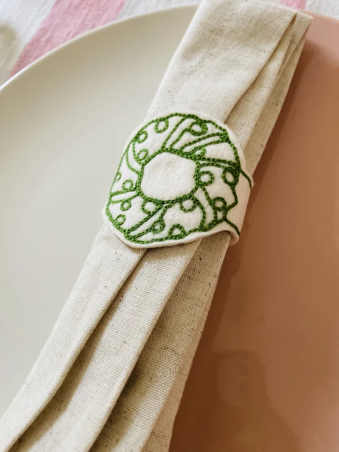 embroidered wreath napkin ring