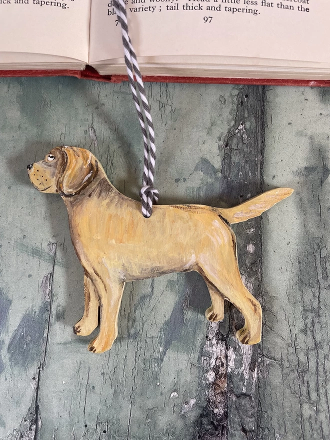 A golden labrador memorial portrait decoration 