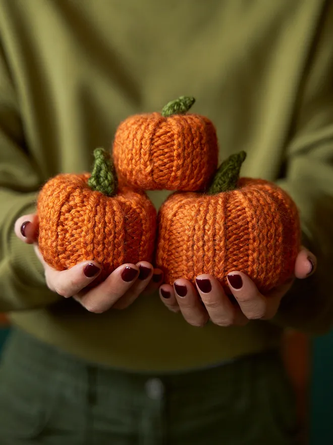 Knitted halloween pumpkin decorations