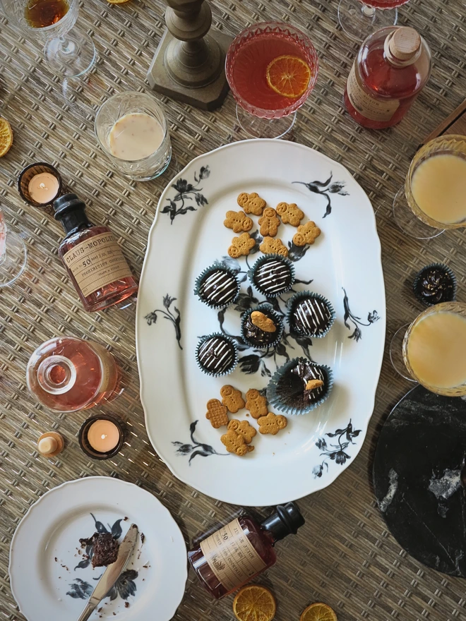 Claus-mopolitan Table Scape
