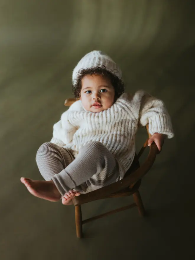 MABLI's 'Blewog' collection in the 'Moss Speckle' colourway. This soft, fluffy, relaxed-fit Pullover features a speckled, cloud-like chunky yarn.