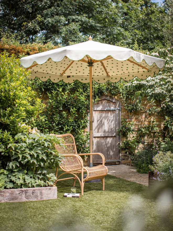 'Grace 2' Plain/Polka Dot Octagonal Garden Parasol