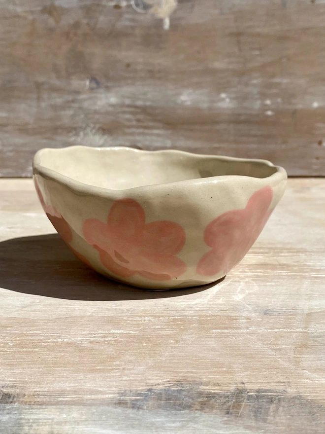 pink daisy ceramic pot - back