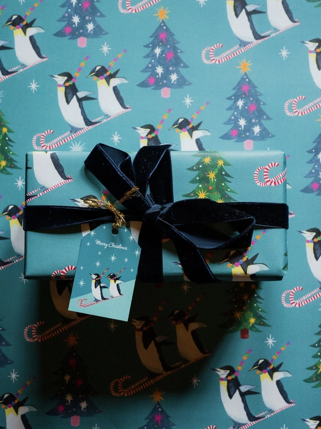 Single Sheet Christmas Penguin Race Gift Wrap 