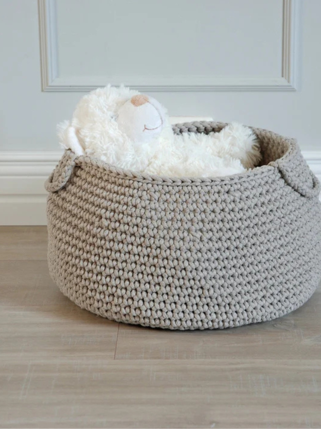 Zuri House. L beige basket.