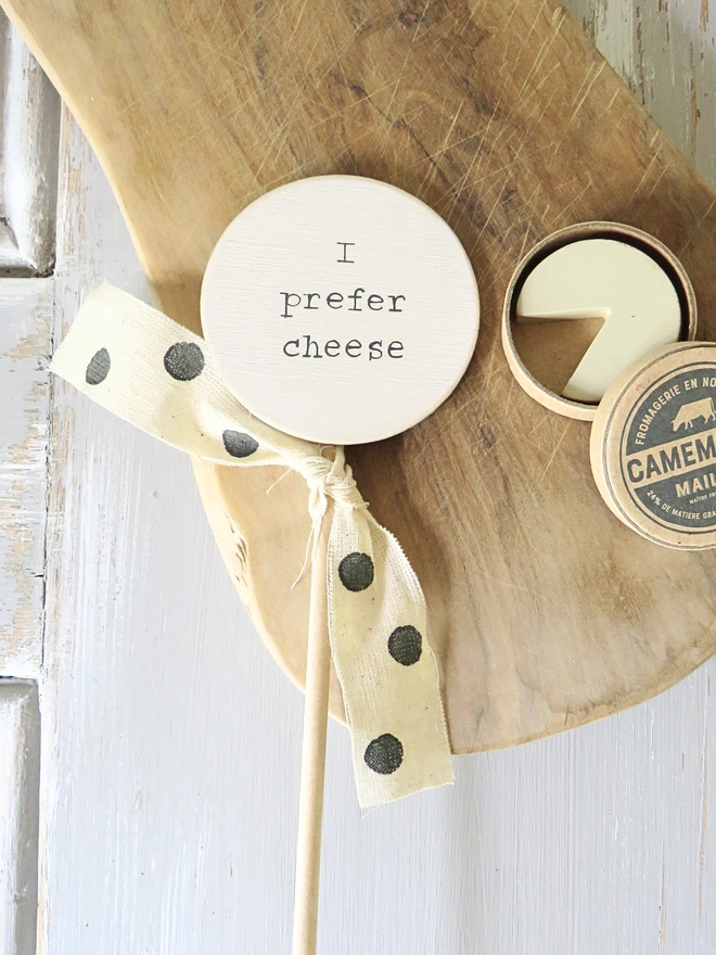 wooden circle shaped cake topper with hand painted message and custom ribbon