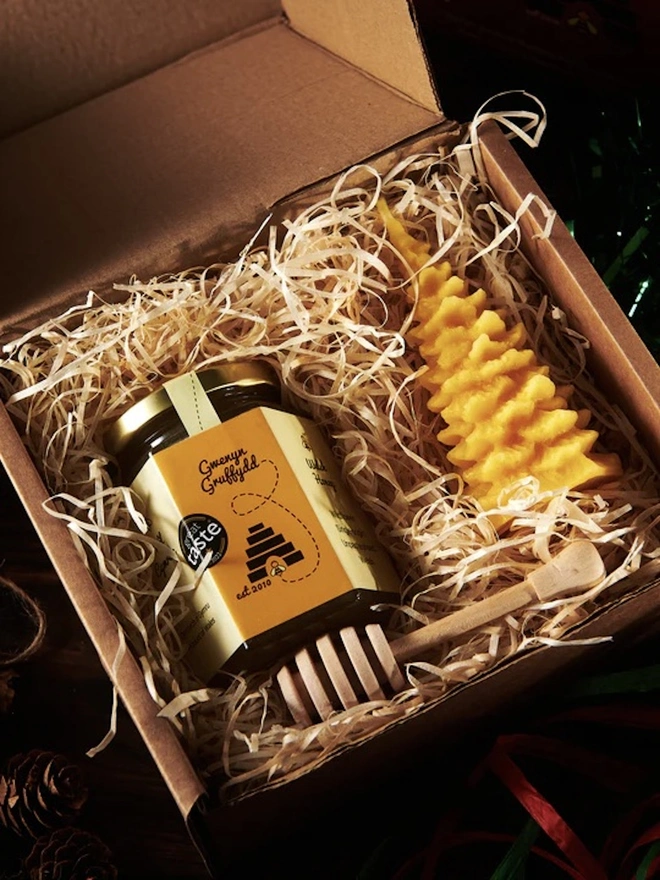 Welsh Wildflower Honey & Beeswax Candle Hamper Gift Set Box 