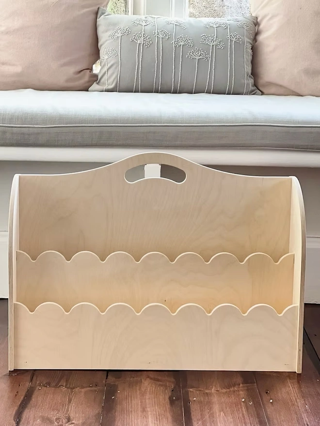 Jude Scalloped Montessori Portable Library Bookcase