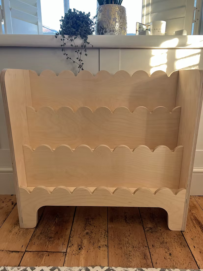 Montessori Children's Bookcase (Scallop)