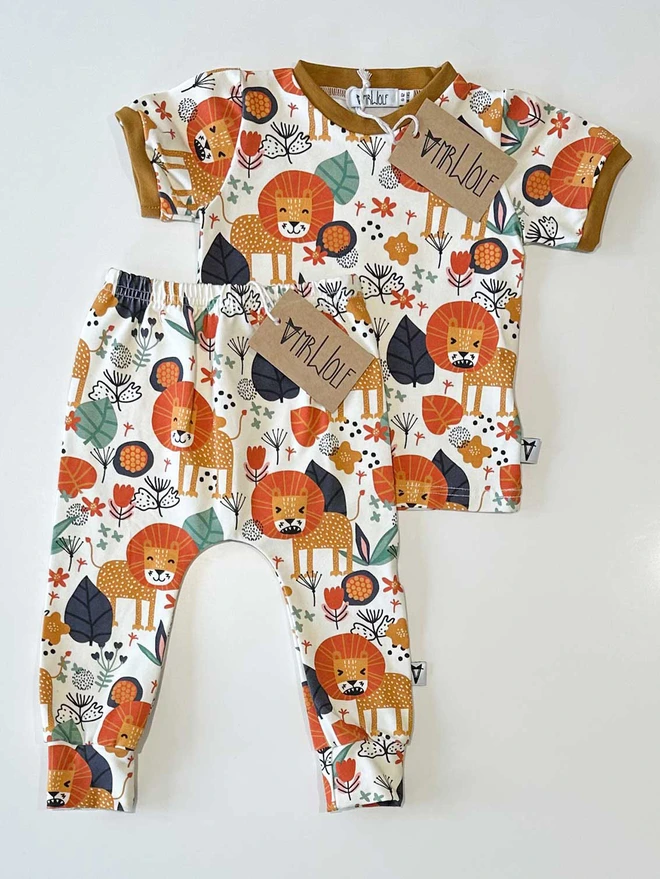 baby leggings, lion print, mustard lions, baby leggings, toddler leggings, fun kids leggings