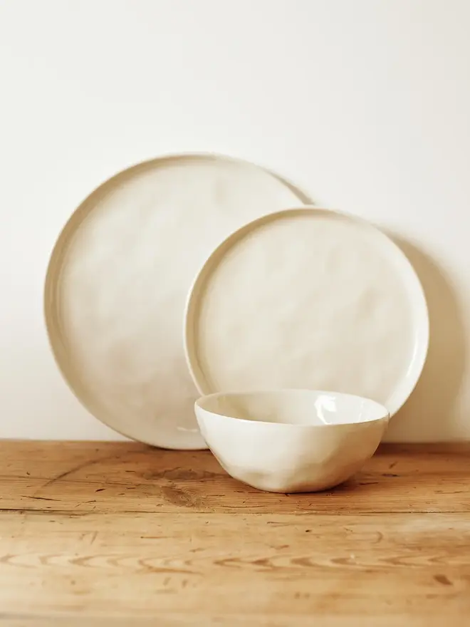 stoneware place setting dining set. a white plate and bowl dining set.