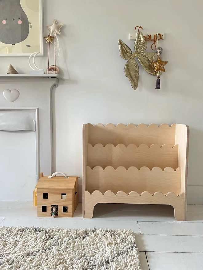Montessori Children's Bookcase (Scallop)