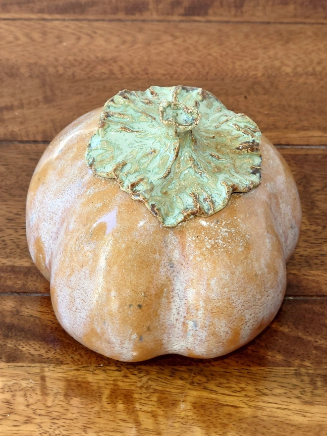 Stoneware ceramic lidded pumpkin pot