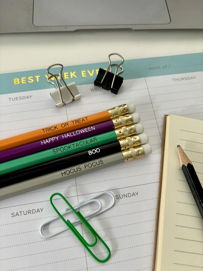 Halloween 5 HB Pencil Set