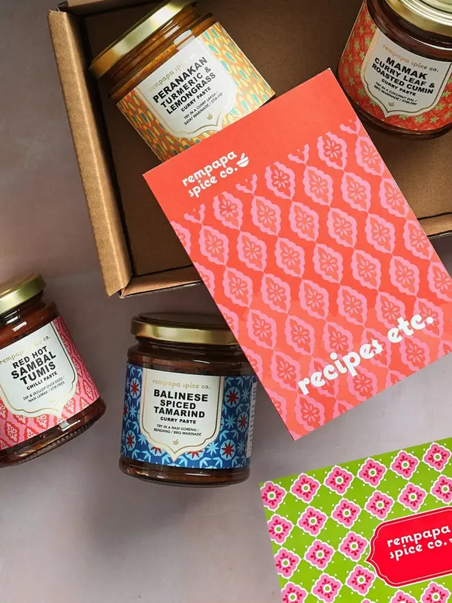 rempap bundle with four jarsof sauce, a recipe card, and gift card
