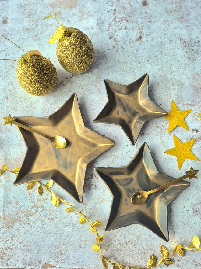 Gold star set of plates, ceramic star plates, christmas plates, christmas star, christmas, christmas dining, star plate, star dish, Jenny Hopps Pottery, gold plate