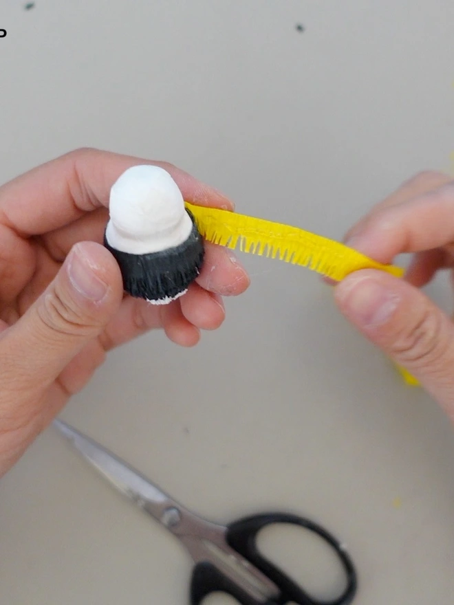 Making Crepe Paper Bumble Bee 