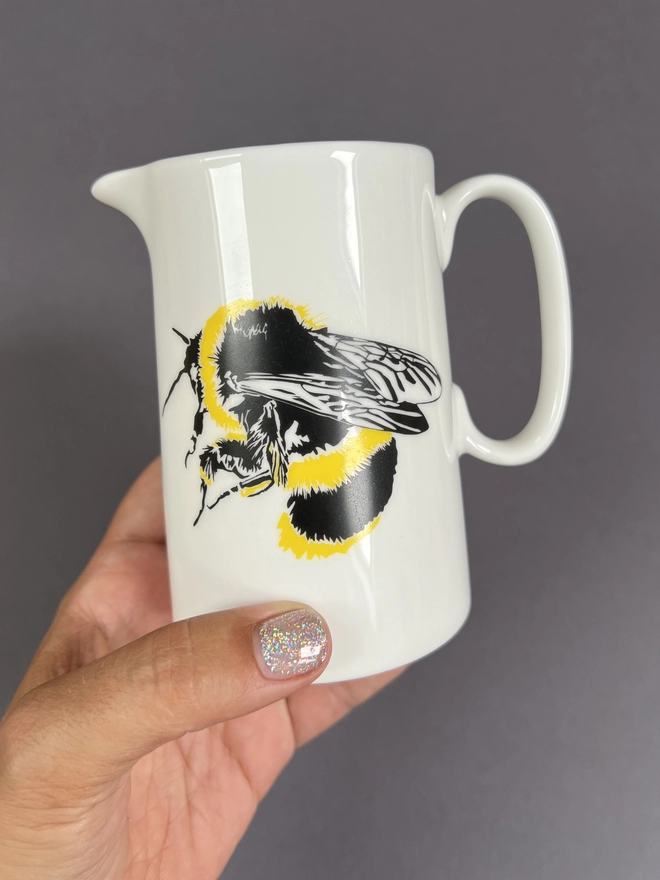 Close up of the bumble bee half pint jug in yellow and black