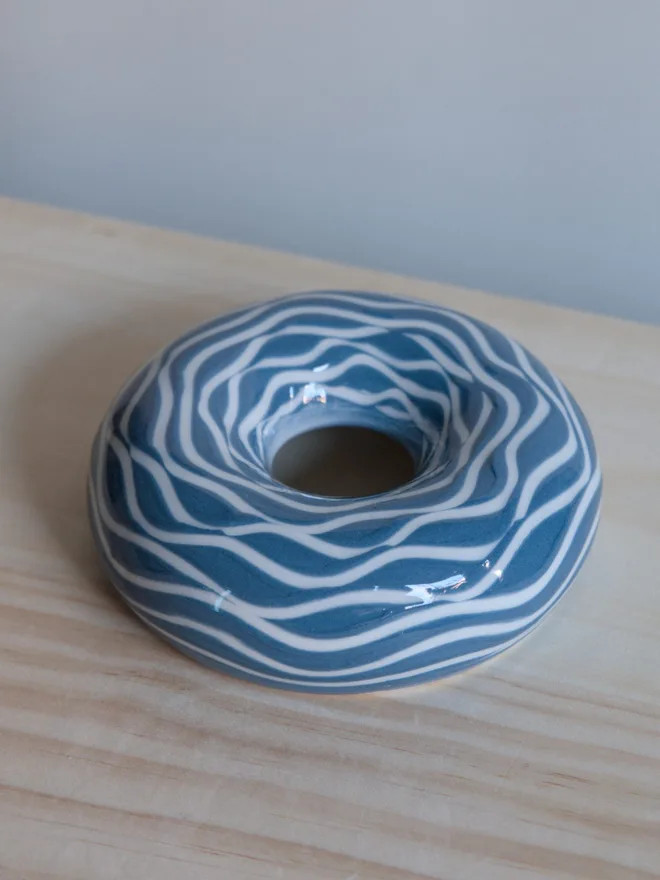 Avocado Planter Blue & White Waves