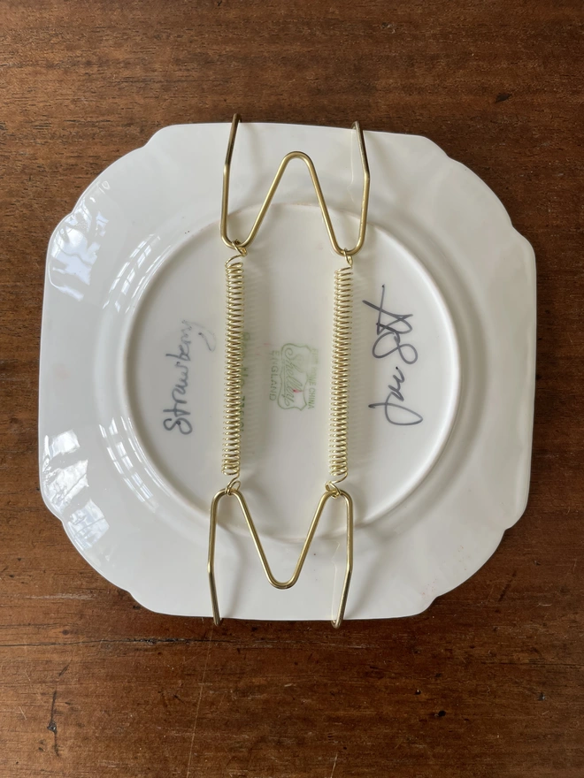 plate hanger