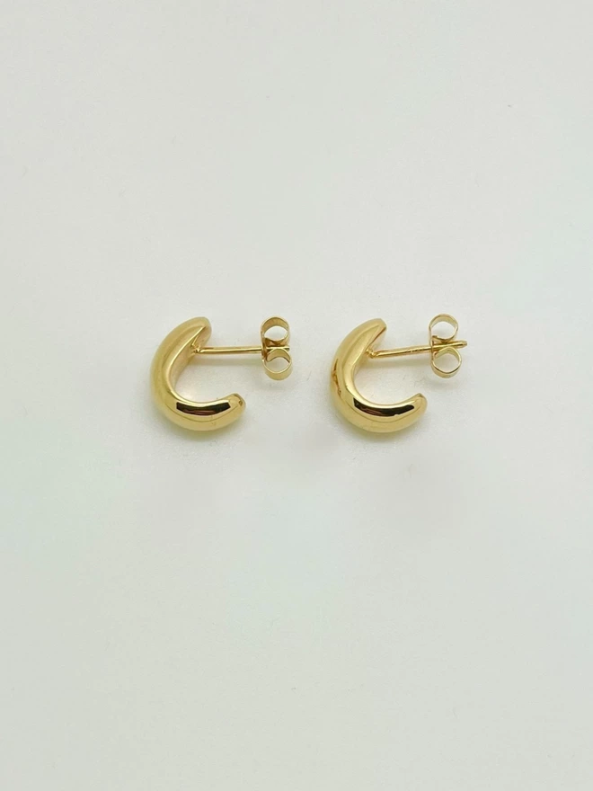 simple gold chubby huggie hoop earrings