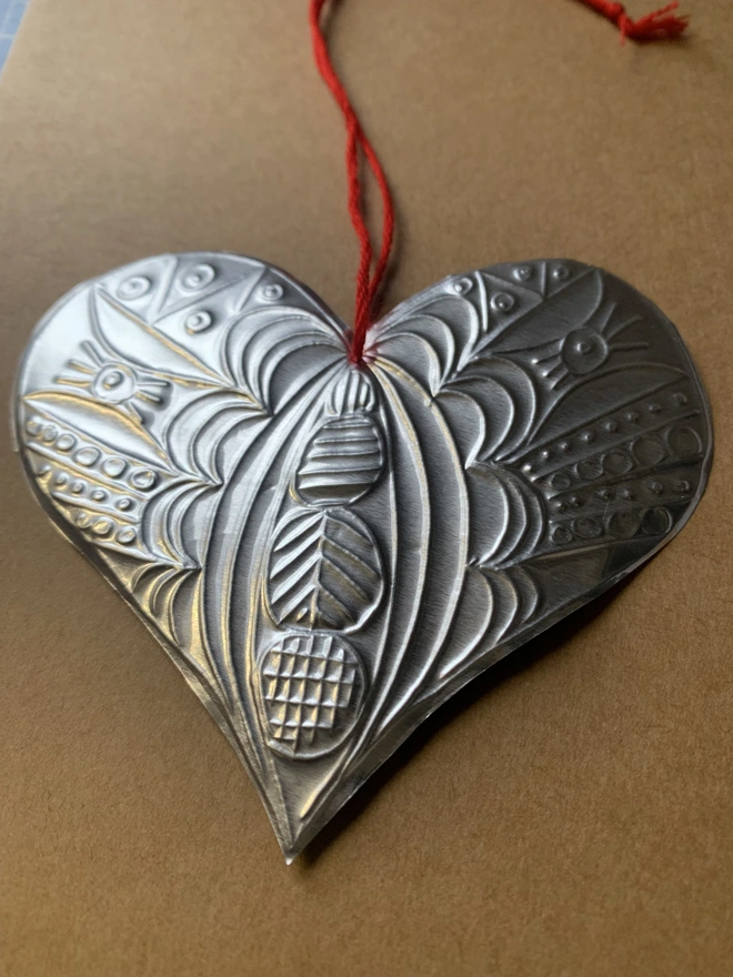 Embossed tin heart Susa bradley line 