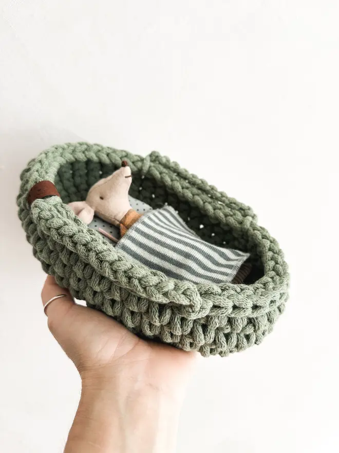 crochet moses basket for dolls