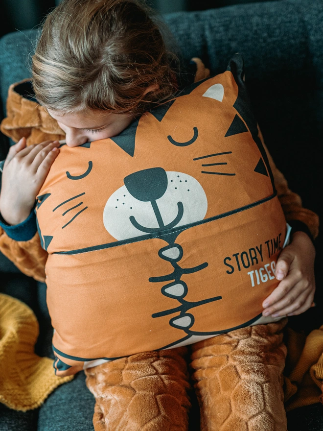 Hug and Fable Tiger Pocket Story Cushion