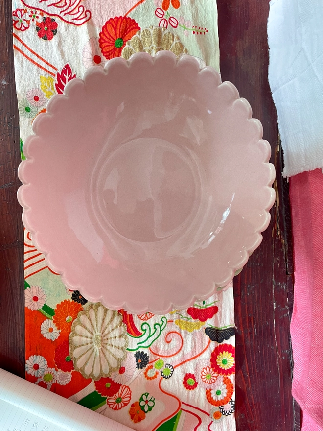 blush pink daisy edge small serving bowl